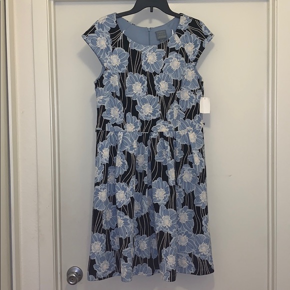 Rabbit Rabbit Rabbit Design Short Sleeve Midi Fit - Picture 3 of 7